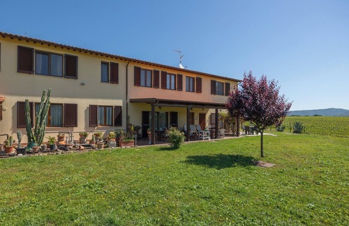 Castiglione del Lago Apartment | Spacious apartment with all amenities within walking distance of Castiglione del Lago.
