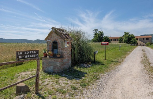 Castiglione del Lago Apartment | Spacious apartment with all amenities within walking distance of Castiglione del Lago.