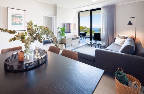 Umhlanga Ridge Apartment | Spacious Apartment with Sea Views , Inverter