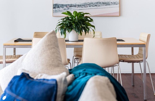 Bronte Apartment | Spacious Apartment with Bronte Beach Views