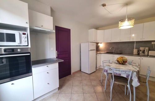 Roanne Apartment | Spacious apartment with courtyard, all comforts in the heart of Roanne