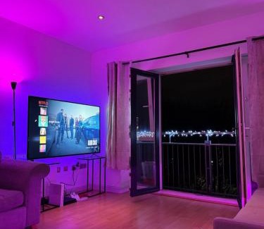 Welford Apartment | Spacious Apartment with Balcony