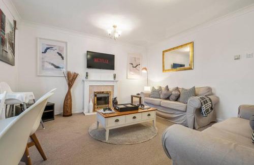Jesmond Apartment | Spacious Apartment with Parking!
