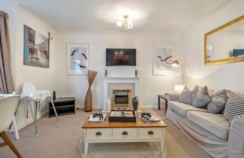 Jesmond Apartment | Spacious Apartment with Parking!