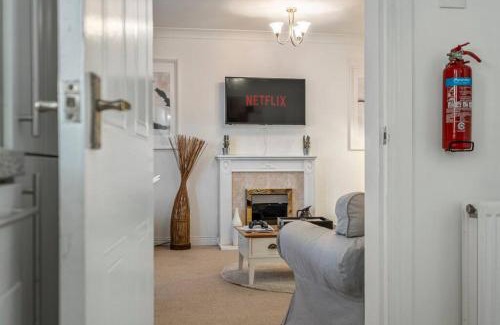 Jesmond Apartment | Spacious Apartment with Parking!