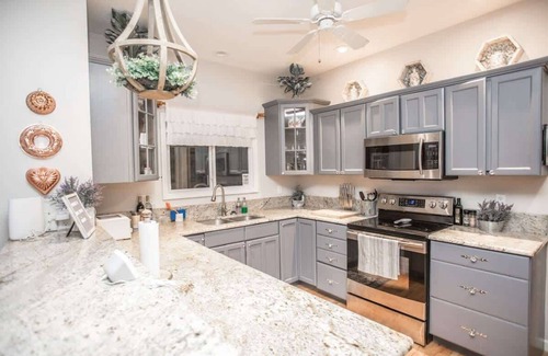 Hendersonville House | Spacious Apple Valley Home with Mountain Views