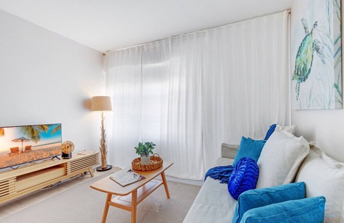 North Beach Apartment | Spacious Apt 2 Blocks to Beach & Collins Park