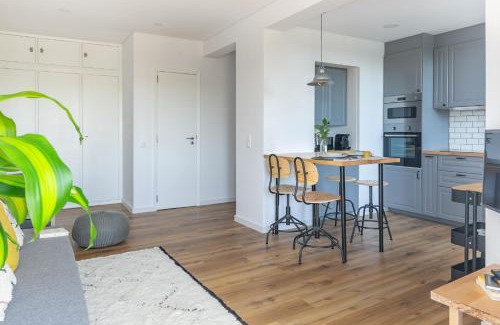 Santo Condestavel Apartment | Spacious Apt Campo D'Ourique with AC