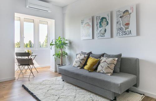 Santo Condestavel Apartment | Spacious Apt Campo D'Ourique with AC