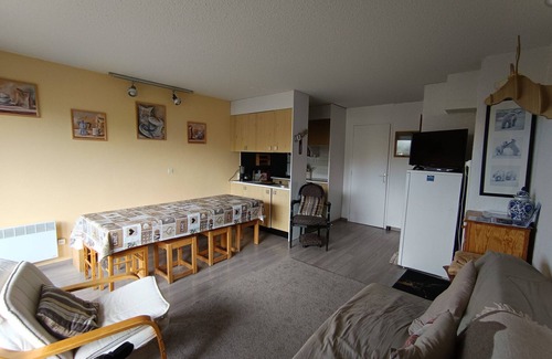 Montgenevre Apartment | Spacious apt for 7 near slopes - 3*
