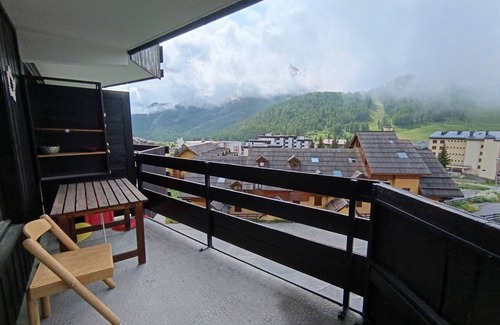 Montgenevre Apartment | Spacious apt for 7 near slopes - 3*