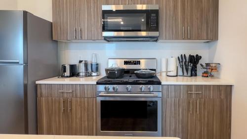 East Orange Apartment | Spacious APT, Near NYC and Airport & Sleep Big Groups