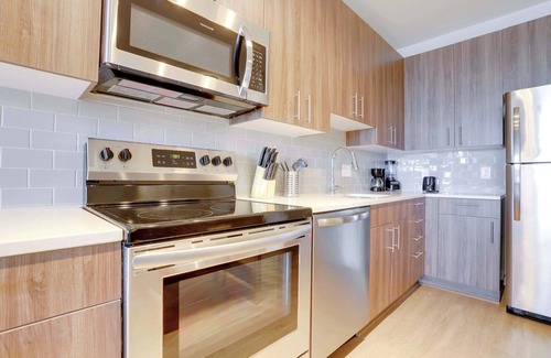 Jefferson Manor Apartment | Spacious Apt W Gym Near Metro