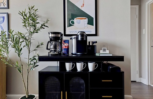 Rosslyn Apartment | Spacious Arlington Escape - Metro & Free Parking