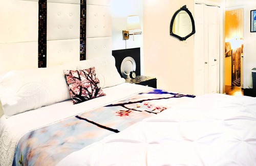 West End House | Spacious Artistic Home Steps To Georgetown And The White House!
