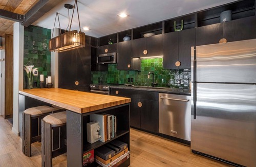 Downtown Apartment | Spacious Aspen 1BR 2 Blocks to Gondola with AC!