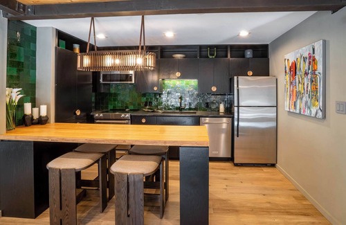 Downtown Apartment | Spacious Aspen 1BR 2 Blocks to Gondola with AC!