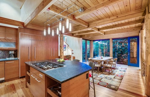 Knollwood House | Spacious Aspen Retreat, Mtn & Valley Views, Quiet Location, One Mile from Core.