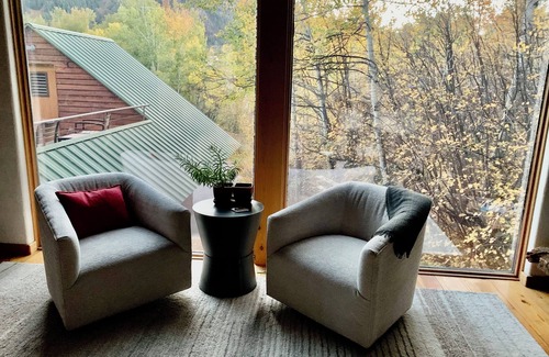 Knollwood House | Spacious Aspen Retreat, Mtn & Valley Views, Quiet Location, One Mile from Core.