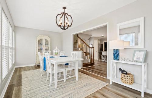 Dauphin Island House | Spacious Audubon Home in Colony Cove w Water Views