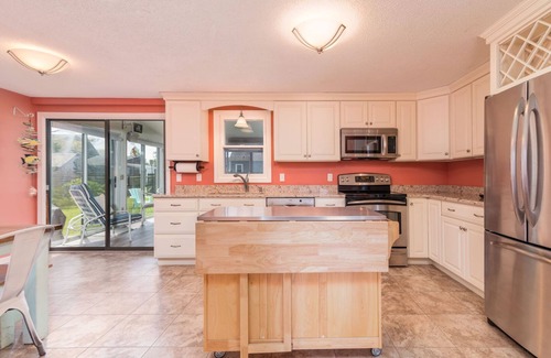 Eastward Look House | Spacious backyard, recently renovated & walking distance to Scarborough Beach!
