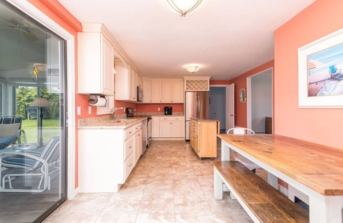 Eastward Look House | Spacious backyard, recently renovated & walking distance to Scarborough Beach!