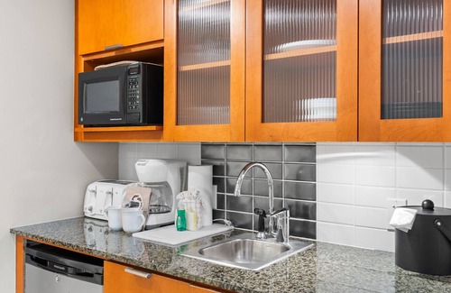 Baytowne Wharf Condo | Spacious Bahia Studio at Baytowne Wharf! Tropical Pool, Hot Tub, & Beach Tram