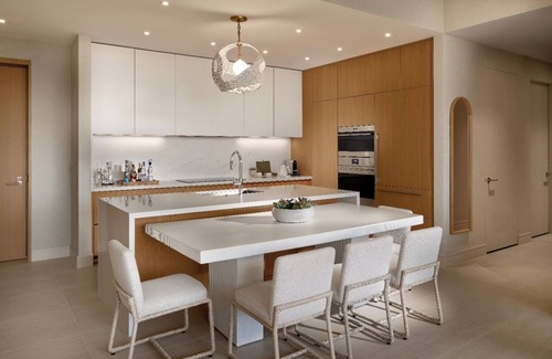 17th Street Causeway Hotel | Spacious Balcony Retreat Close to Fort Lauderdale Beach – Recharge in Modern Ele