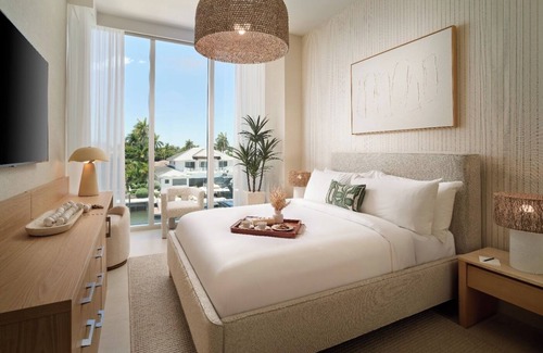 17th Street Causeway Hotel | Spacious Balcony Retreat Close to Fort Lauderdale Beach – Recharge in Modern Ele