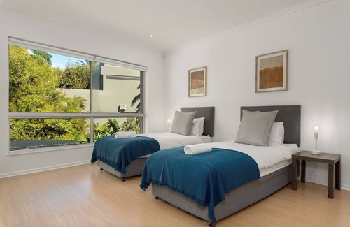 Flora Park Apartment | Spacious Bantry Bay Gem l Ocean Views