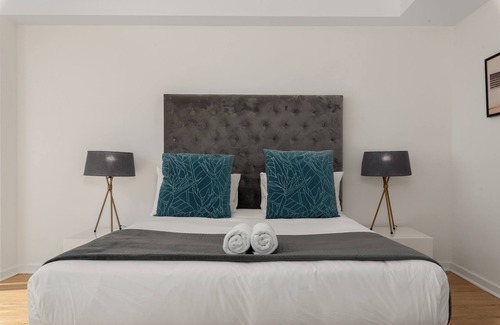 Flora Park Apartment | Spacious Bantry Bay Retreat - Ocean Views