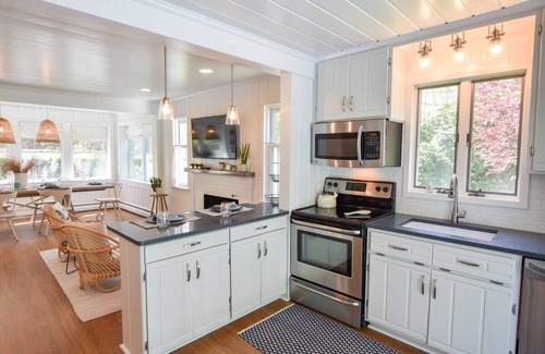 East Falmouth House | Spacious Beach House 6 Min Walk to Beach!