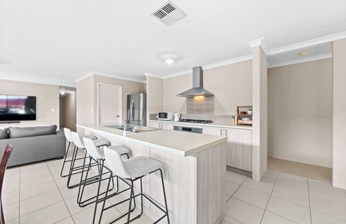 Dawesville House | Spacious Beach House – Family Friendly