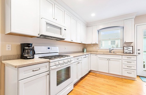 North Beach Haven House | Spacious Beach House for Family Memories Only 3 min walk to beach!