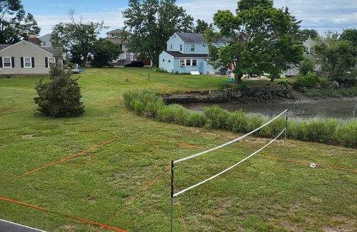 Branford House | Spacious Beach House Summer Island, Kayaks, Bikes, Sauna, Private Beach Access