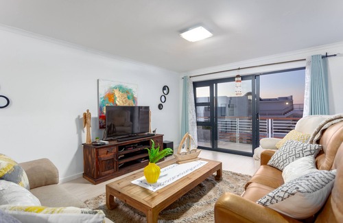 Big Bay Apartment | Spacious Beach Apartment - Hop Skip and Jump from Blouberg Beachfront
