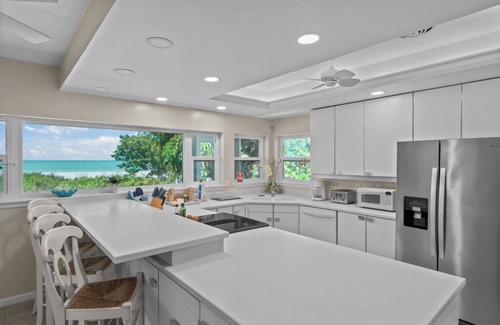 Sanibel House | Spacious Beachfront 4 Bedroom Sanibel Home on West Gulf Drive - Whaleview