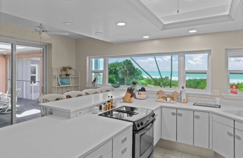 Sanibel House | Spacious Beachfront 4 Bedroom Sanibel Home on West Gulf Drive - Whaleview