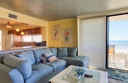 Miramar Beach Condo | Spacious beachfront condo with full kitchen, shared pool and beach access