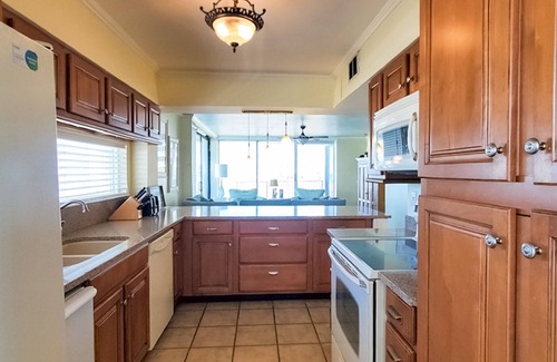 Miramar Beach Condo | Spacious beachfront condo with full kitchen, shared pool and beach access