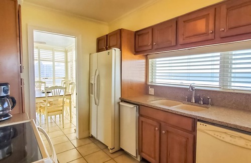 Miramar Beach Condo | Spacious beachfront condo with full kitchen, shared pool and beach access