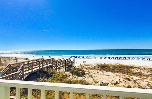 Miramar Beach Condo | Spacious beachfront condo with full kitchen, shared pool and beach access