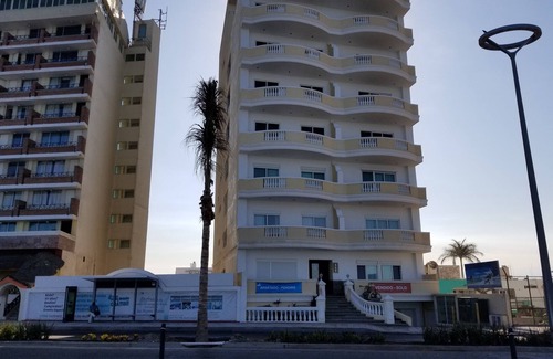 Ferrocarrilera Condo | Spacious beachfront 1 master suite, 1 1/2 bath La Bahia #202