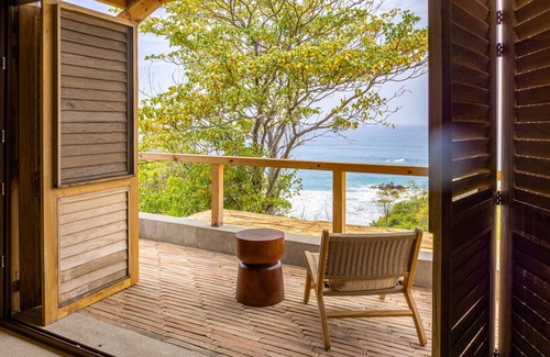 San Agustinillo Villa | Spacious beachside home with pool, tropical garden, and oceanview lounging