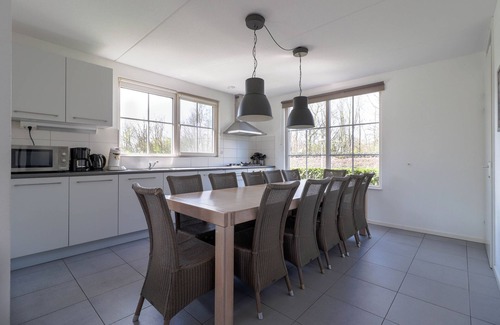 Makkum Cabin | Spacious Beachvilla for 12 people with six bedrooms, a double walk-in shower, and a large yard at Beach Resort Makkum.