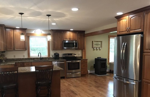 Weeks Mills House | Spacious Beautiful Home - 5 min from the lake!