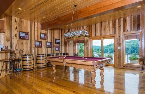 McHenry House | Spacious, beautiful lakefront home