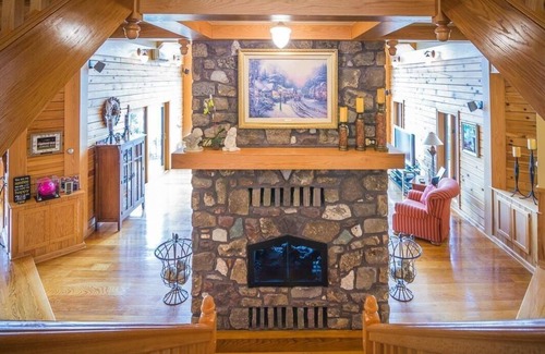 McHenry House | Spacious, beautiful lakefront home