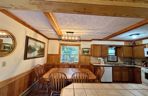 Great Valley Ski Chalet | Spacious & Beautiful 8 Bdrm Chalet Set Up For Large Group Entertaining!