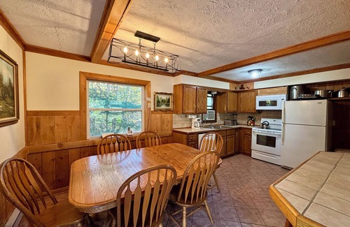 Great Valley Ski Chalet | Spacious & Beautiful 8 Bdrm Chalet Set Up For Large Group Entertaining!